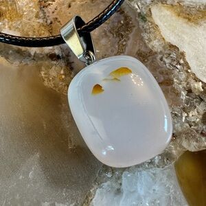 3168 Chic White and Gold Tone Polished Stone Pendant Necklace